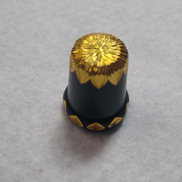 Black and Gold Deep Etched Textured Diamond Enamel Felix Morel?Thimble - Picture 1 of 6